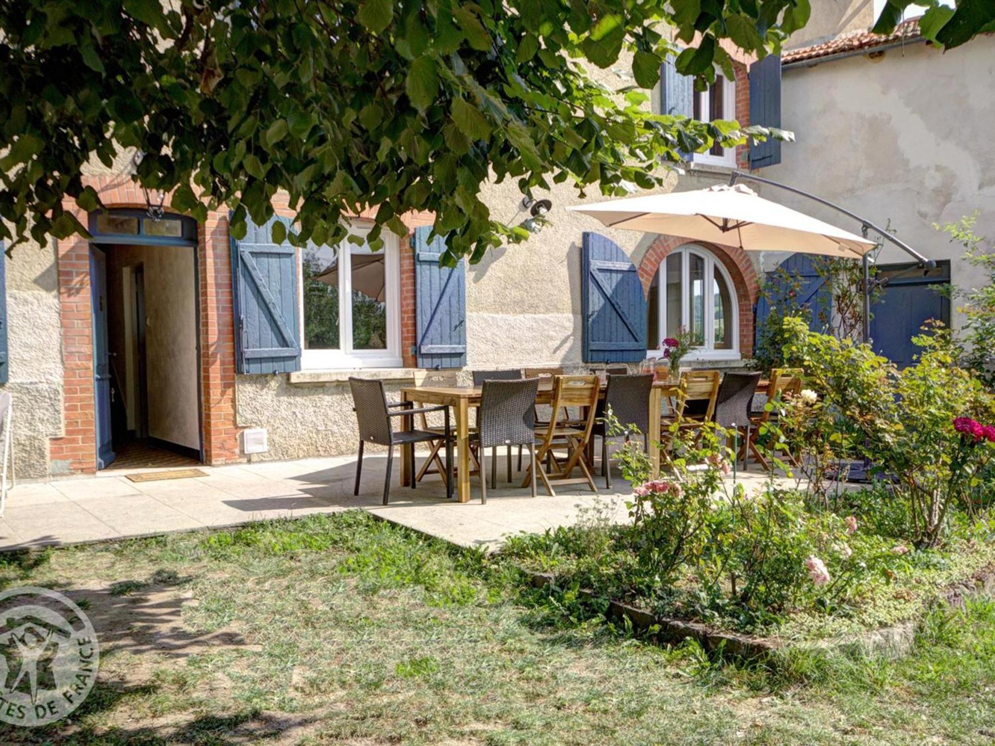 Gite Spacieux Avec Jardin Arbore Et Jeux Enfants, A Proximite De St-Etienne Et Lyon - Fr-1-496-147 Montchal Eksteriør billede